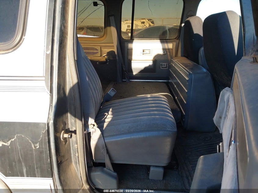 1988 Chevrolet Suburban V10 VIN: 1GNEV16K5JF176215 Lot: 44670330