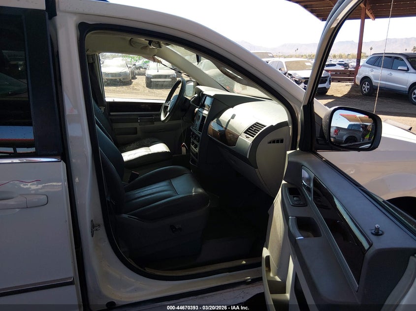 2010 Chrysler Town & Country Touring