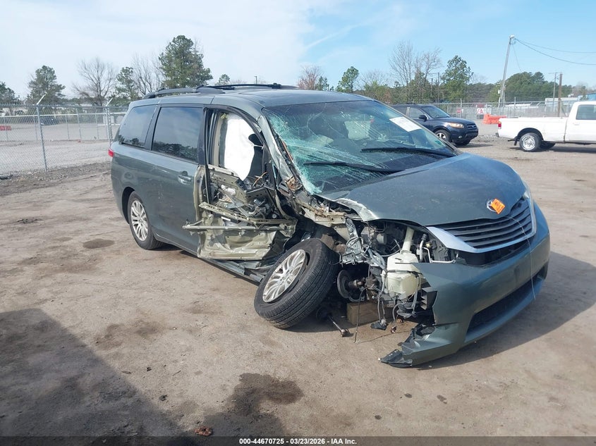 2014 Toyota Sienna Xle V6 8 Passenger