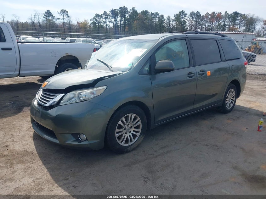 2014 Toyota Sienna Xle V6 8 Passenger