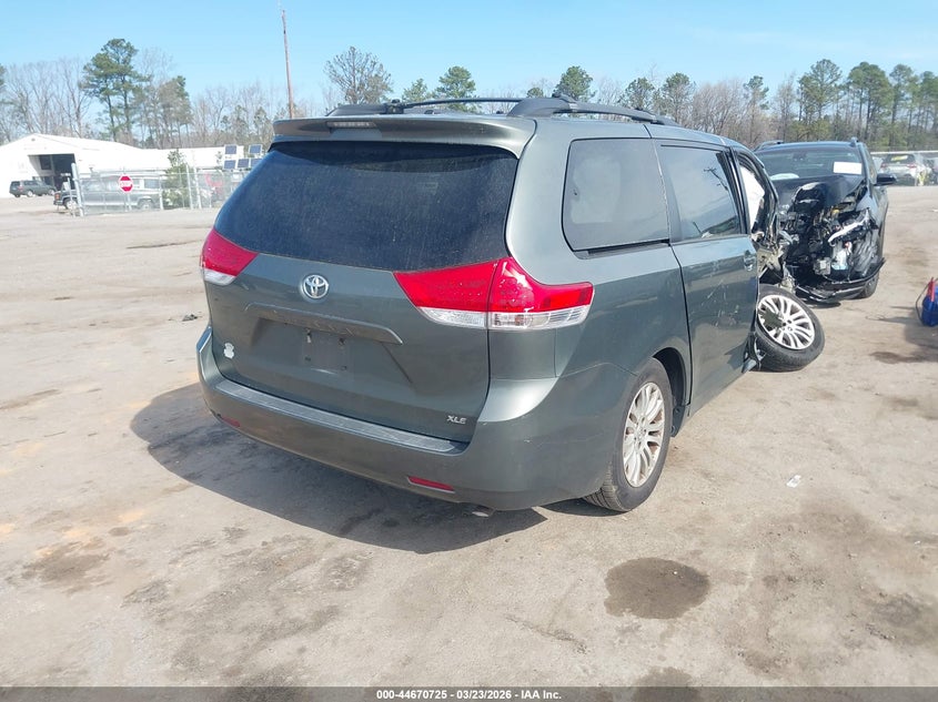 2014 Toyota Sienna Xle V6 8 Passenger