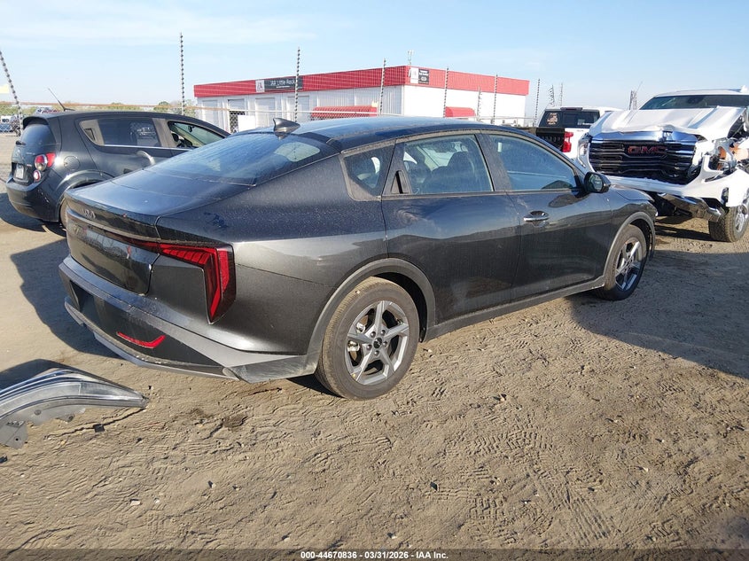 Vin: 3kpft4de5se233249, lot: 45167946, kia k4 lxs 20254