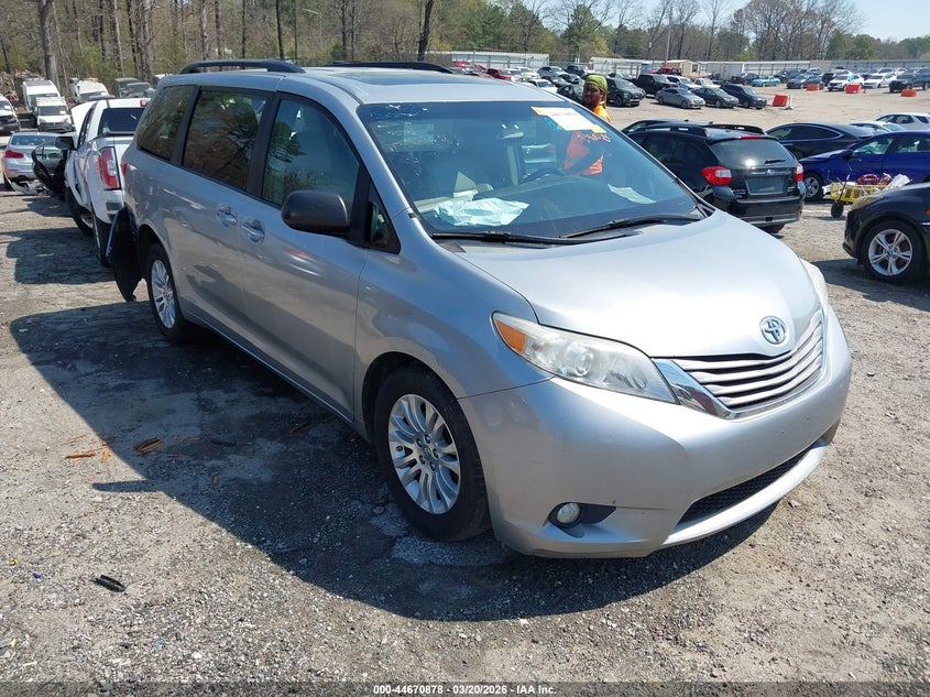 2015 Toyota Sienna Xle 8 Passenger