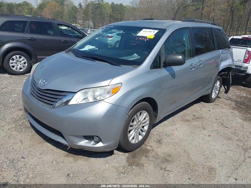 2015 Toyota Sienna Xle 8 Passenger