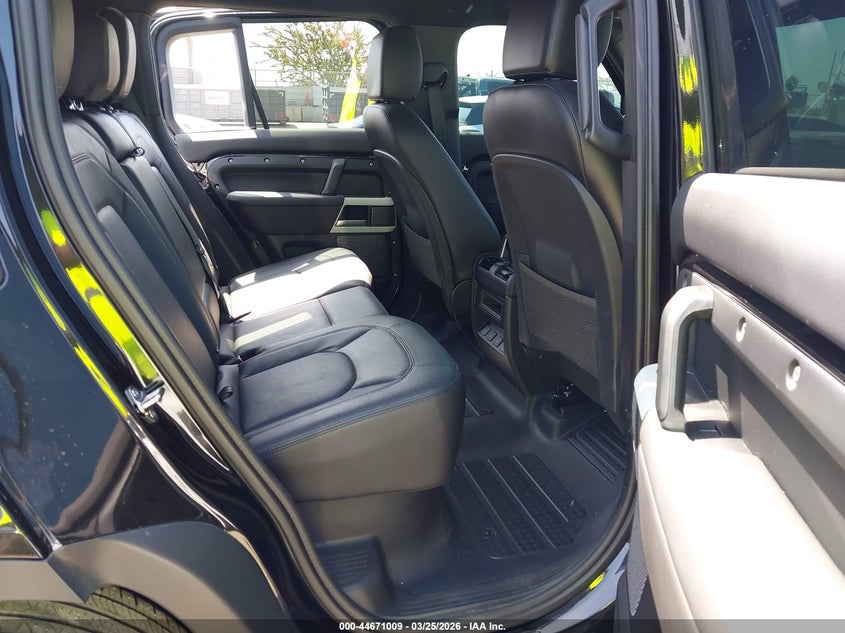 2024 Land Rover Defender 110 P400 S VIN: SALEJ7EU6R2288267 Lot: 44671009