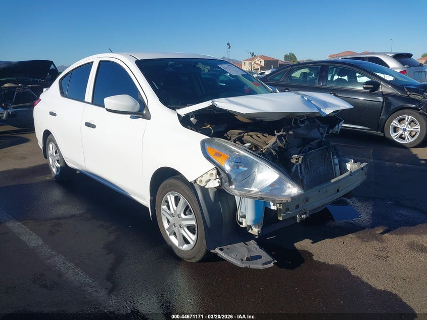 2019 Nissan Versa 1.6 S+