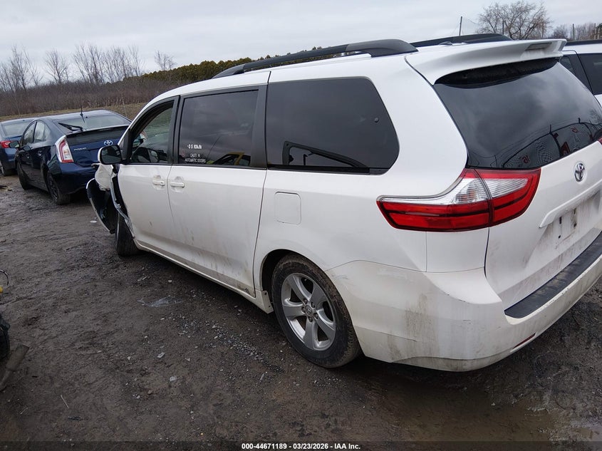 2015 Toyota Sienna Le 8 Passenger