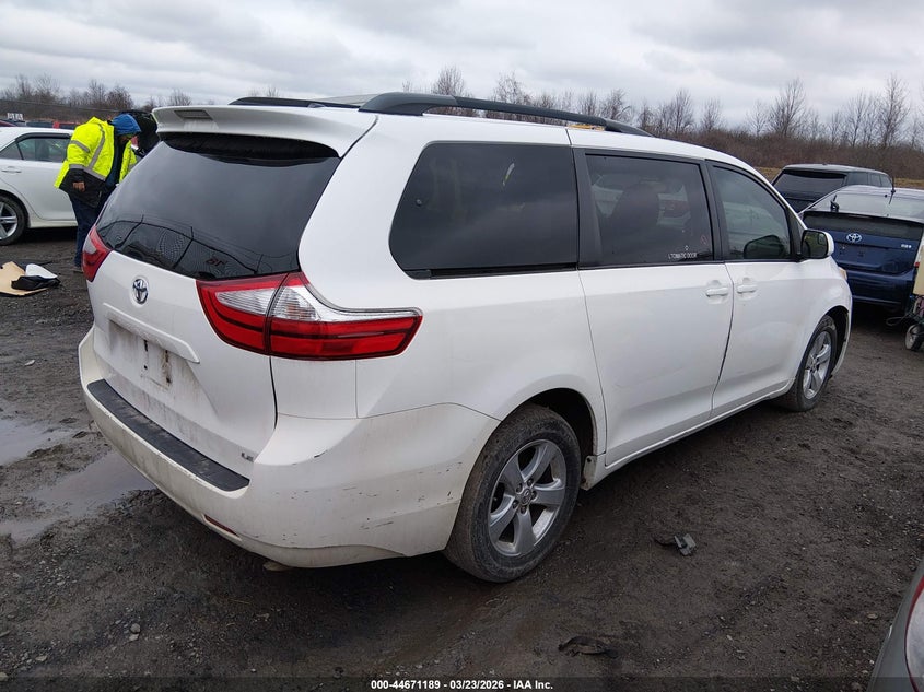 2015 Toyota Sienna Le 8 Passenger