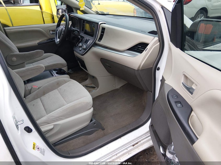 2015 Toyota Sienna Le 8 Passenger