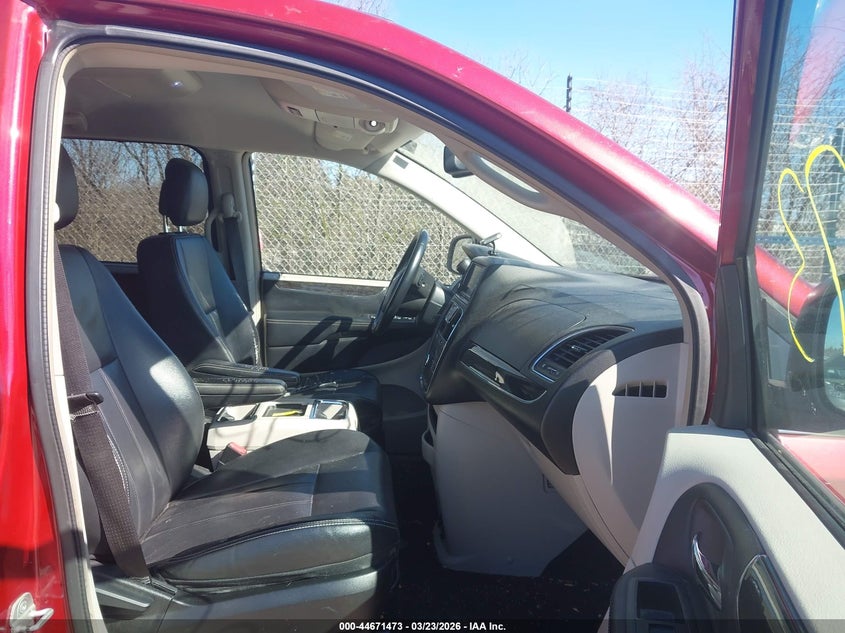 2013 Chrysler Town & Country Touring