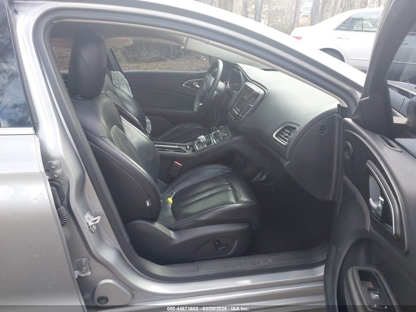 2017 Chrysler 200 Limited Platinum