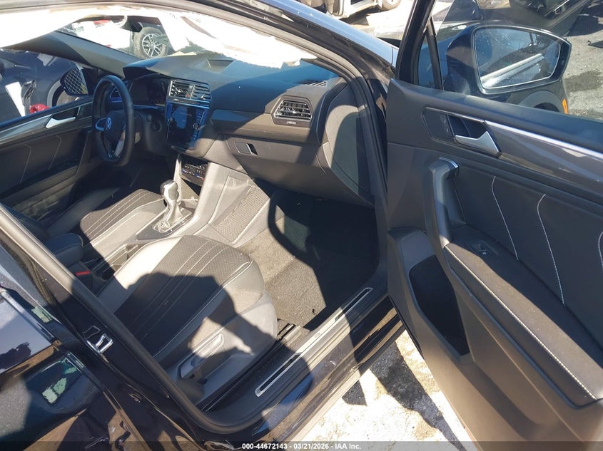 2023 Volkswagen Tiguan 2.0T Se R-Line Black
