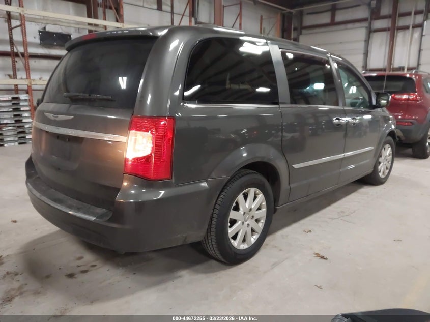2016 Chrysler Town & Country Touring