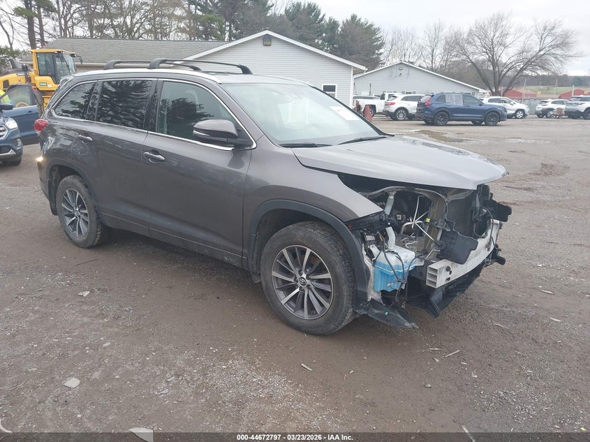 2017 TOYOTA HIGHLANDER XLE
