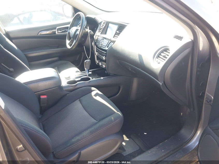 VIN 5N1DR2MM4KC605586 2019 NISSAN PATHFINDER SV