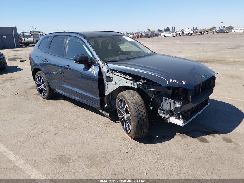 2024 Volvo Xc60 B5 Plus Dark Theme