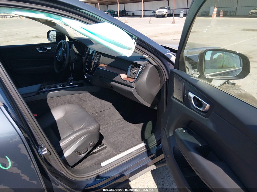 2024 Volvo Xc60 B5 Plus Dark Theme