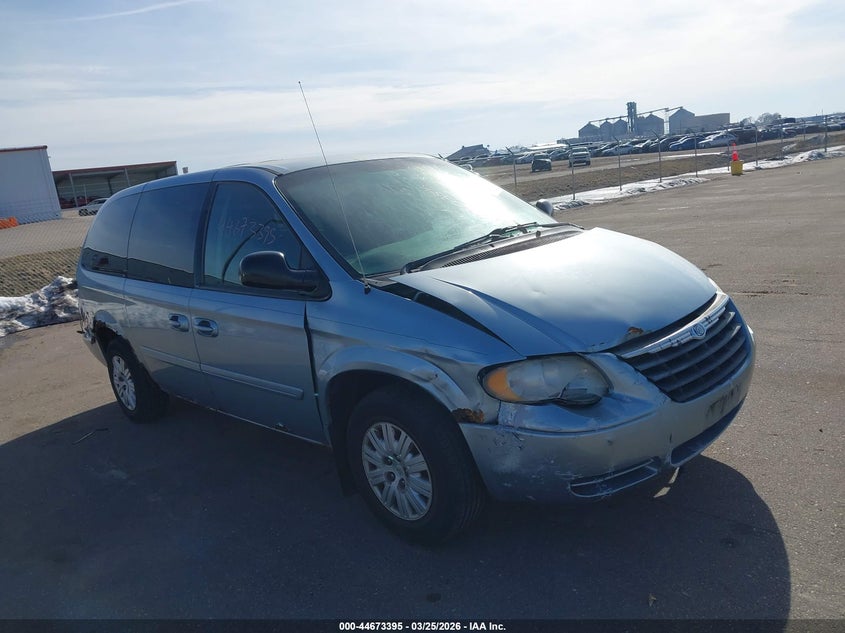 2005 Chrysler Town & Country Lx