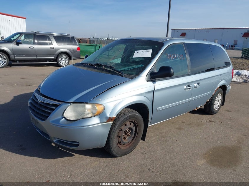2005 Chrysler Town & Country Lx