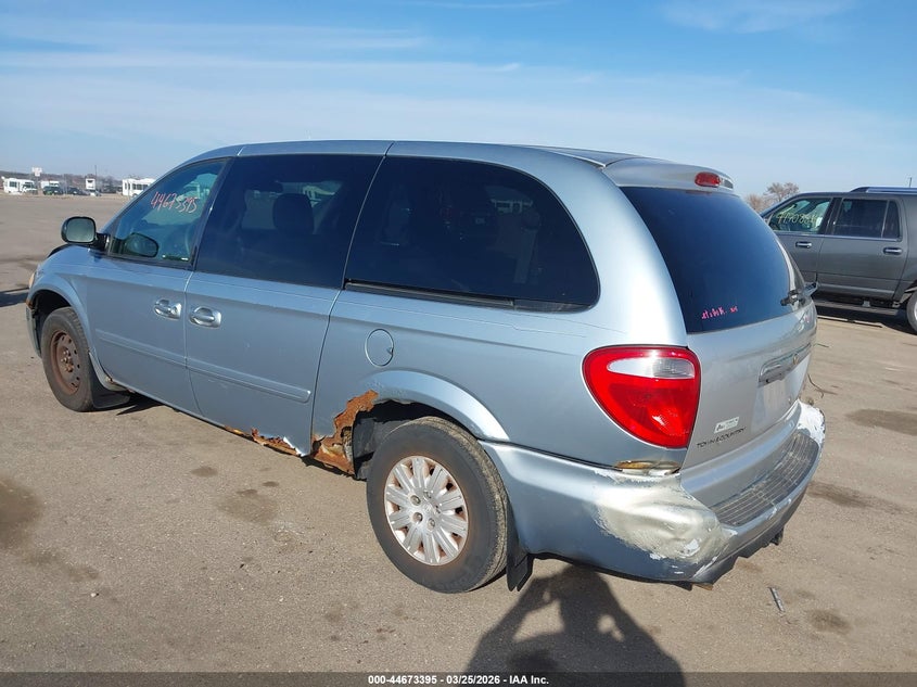 2005 Chrysler Town & Country Lx