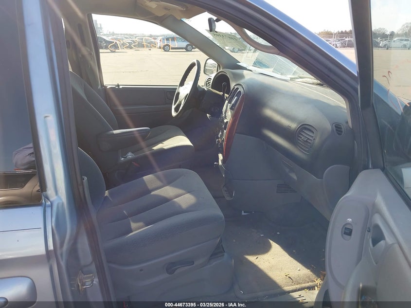 2005 Chrysler Town & Country Lx