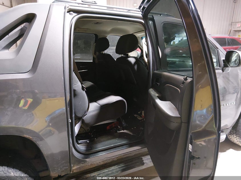 2010 CHEVROLET AVALANCHE 1500 auction photo 8
