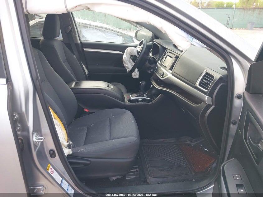 2016 Toyota Highlander Le V6