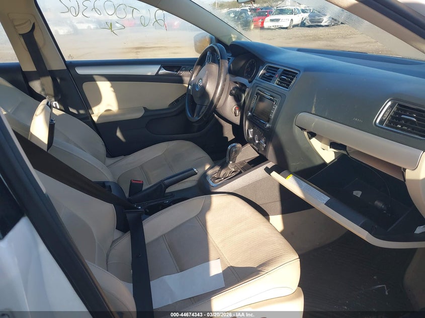 2013 VOLKSWAGEN JETTA auction photo 5