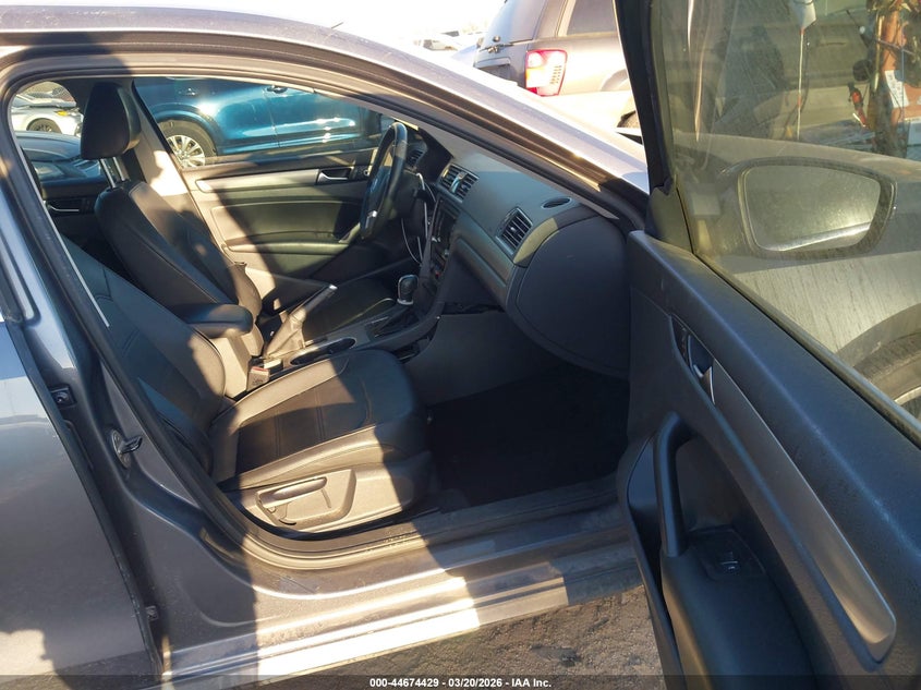 2014 Volkswagen Passat 1.8T Se
