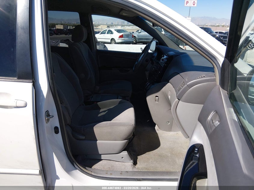 2005 Toyota Sienna Le