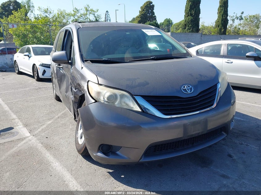 2011 Toyota Sienna Le V6