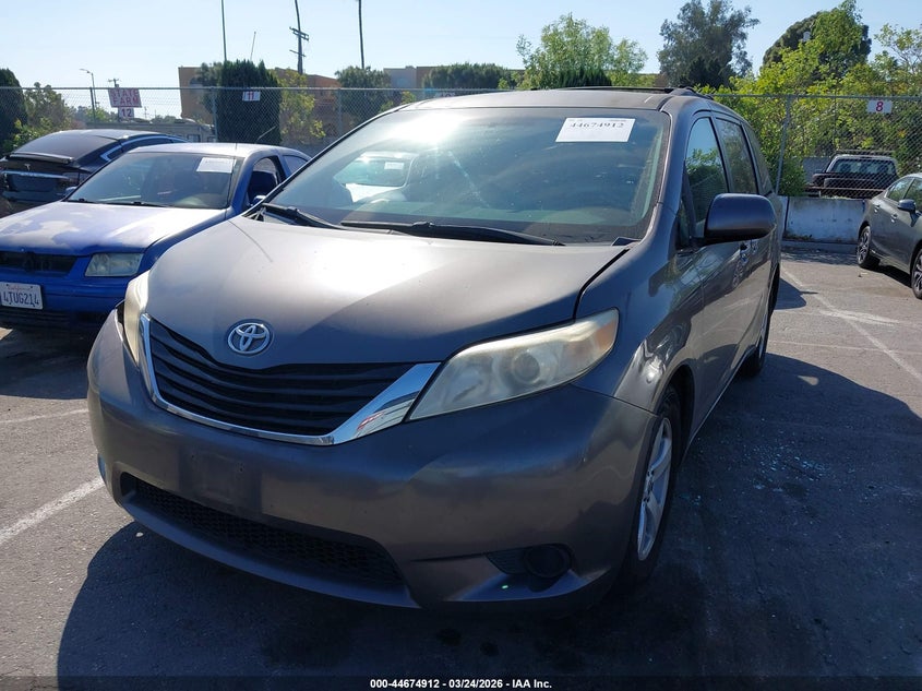 2011 Toyota Sienna Le V6