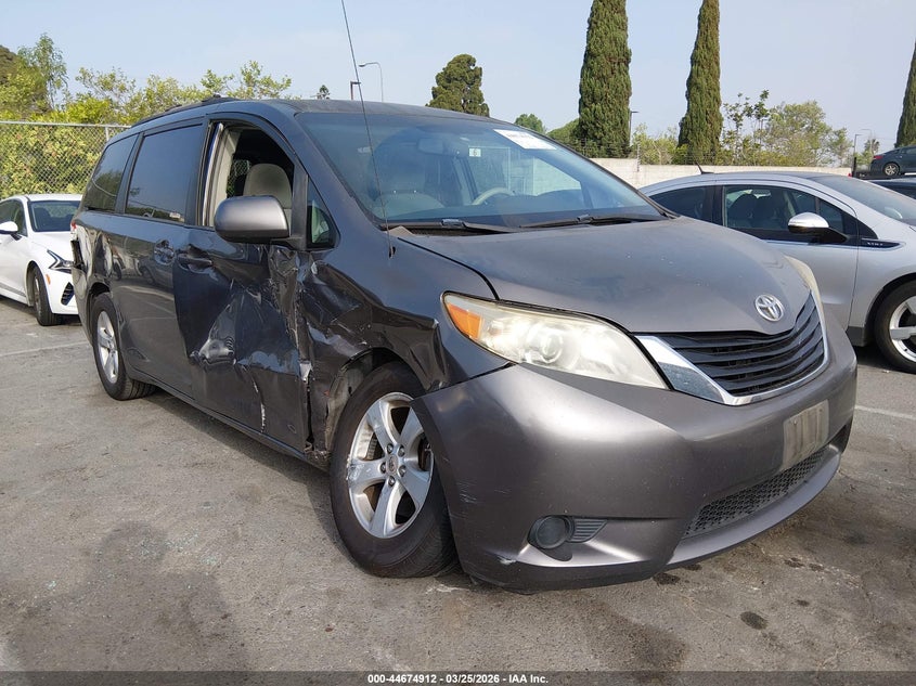 2011 Toyota Sienna Le V6
