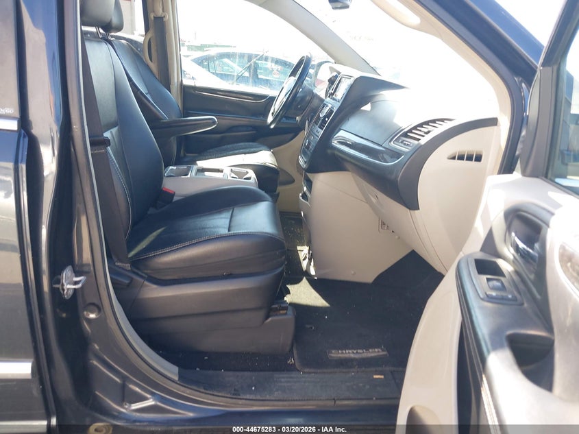 2014 Chrysler Town & Country Touring