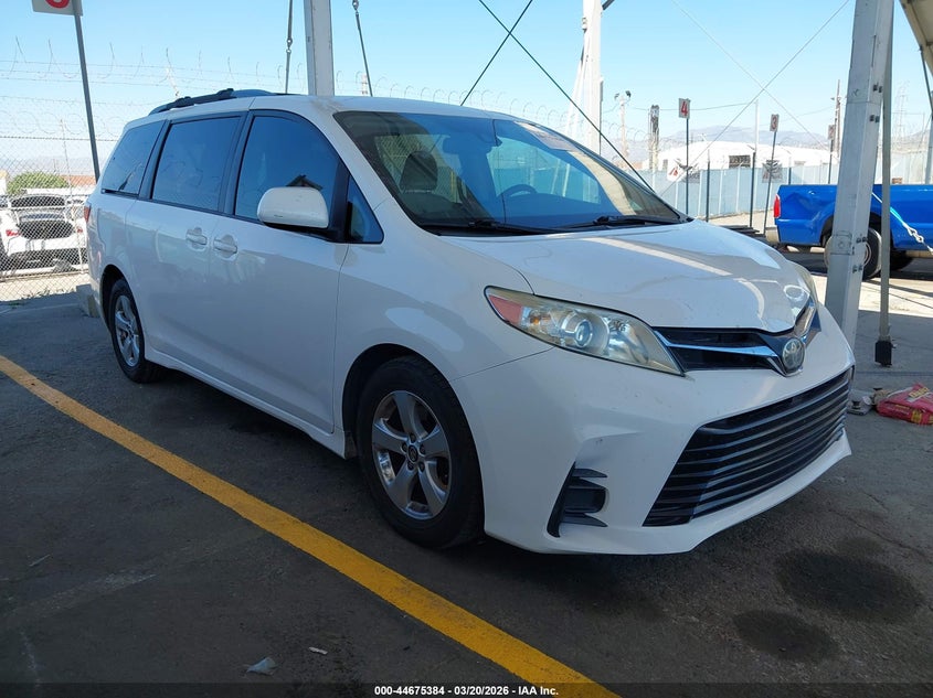 2018 Toyota Sienna Le 8 Passenger