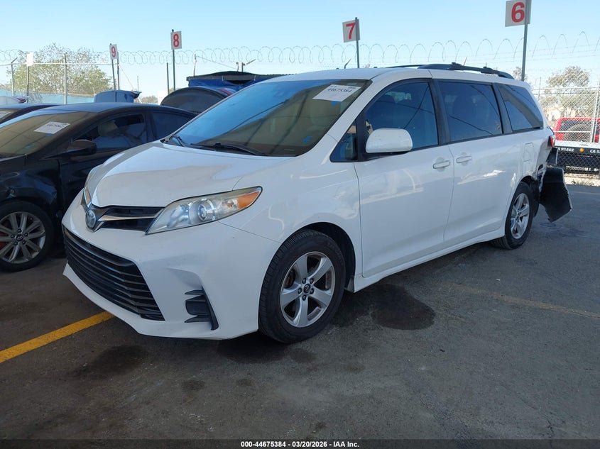 2018 Toyota Sienna Le 8 Passenger