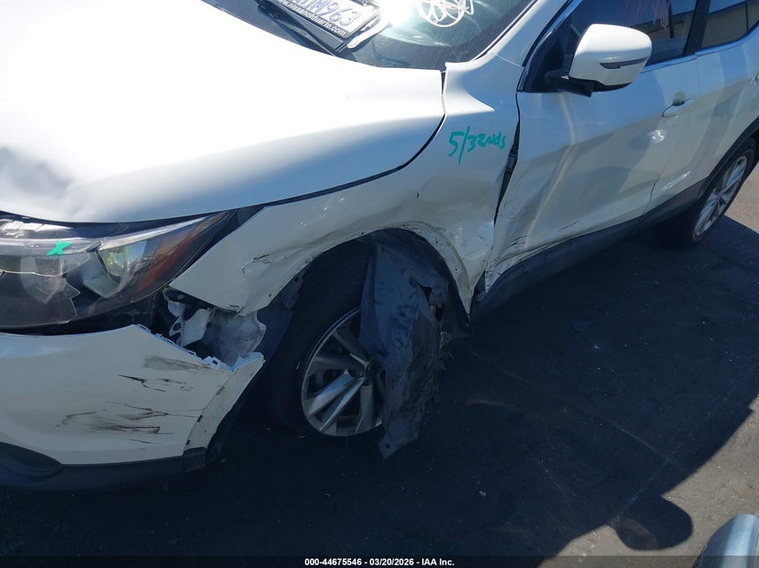 VIN JN1BJ1CP0JW190856 2018 NISSAN ROGUE SPORT SV