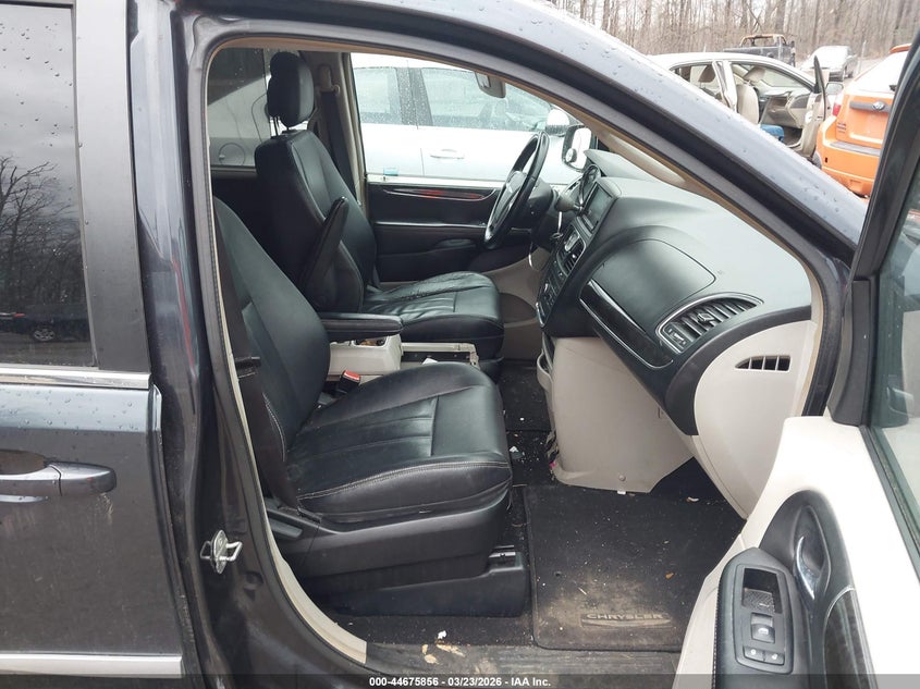 2014 Chrysler Town & Country Touring