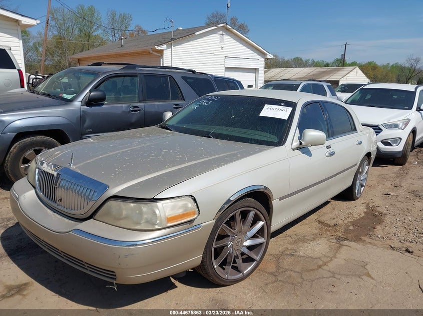 2005 Lincoln Town Car Signature