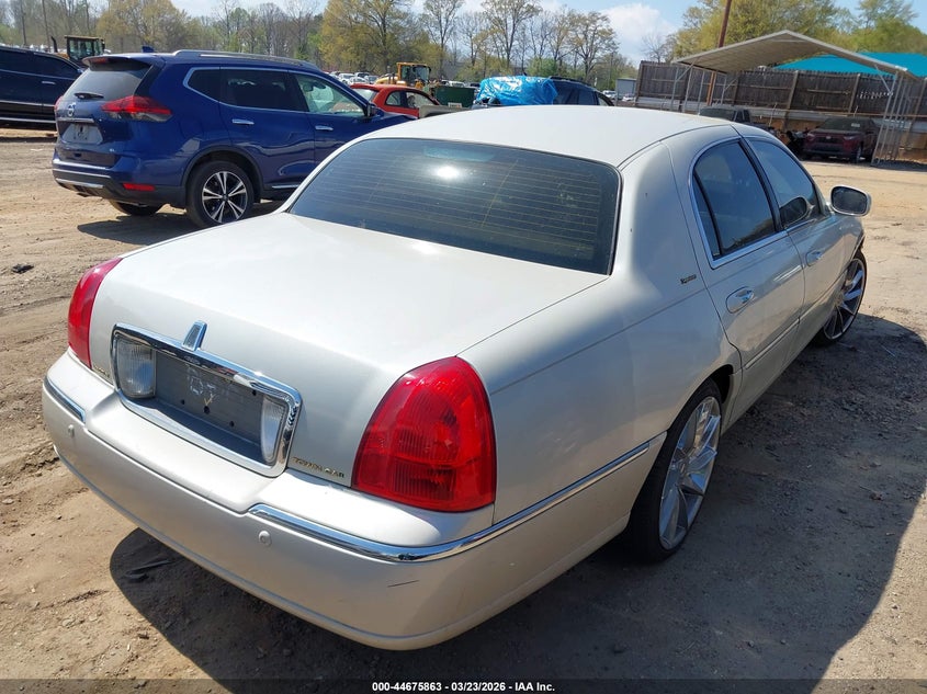 2005 Lincoln Town Car Signature