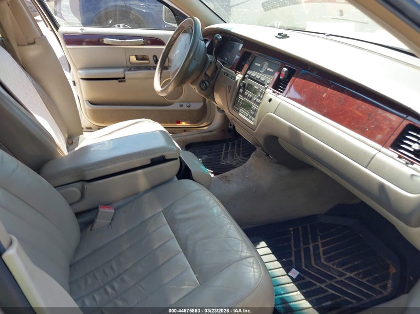 2005 Lincoln Town Car Signature