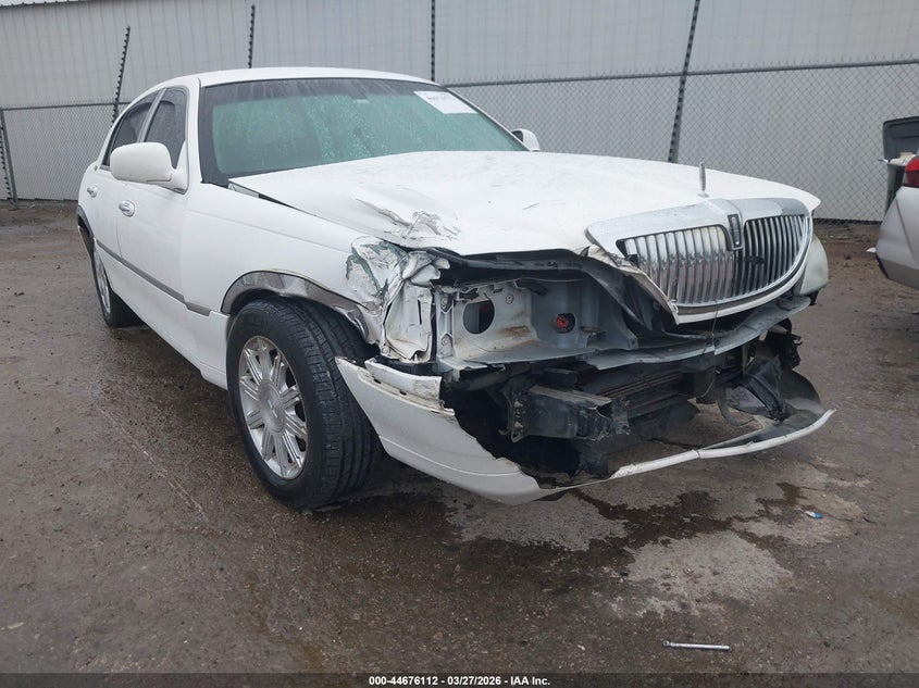 2011 Lincoln Town Car Signature Limited