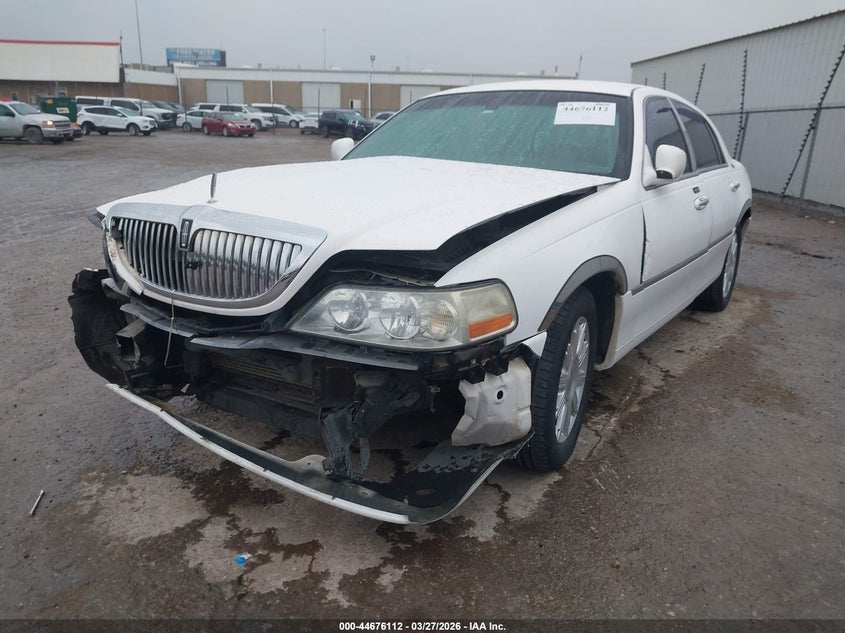 2011 Lincoln Town Car Signature Limited