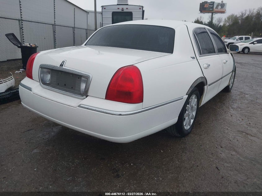 2011 Lincoln Town Car Signature Limited