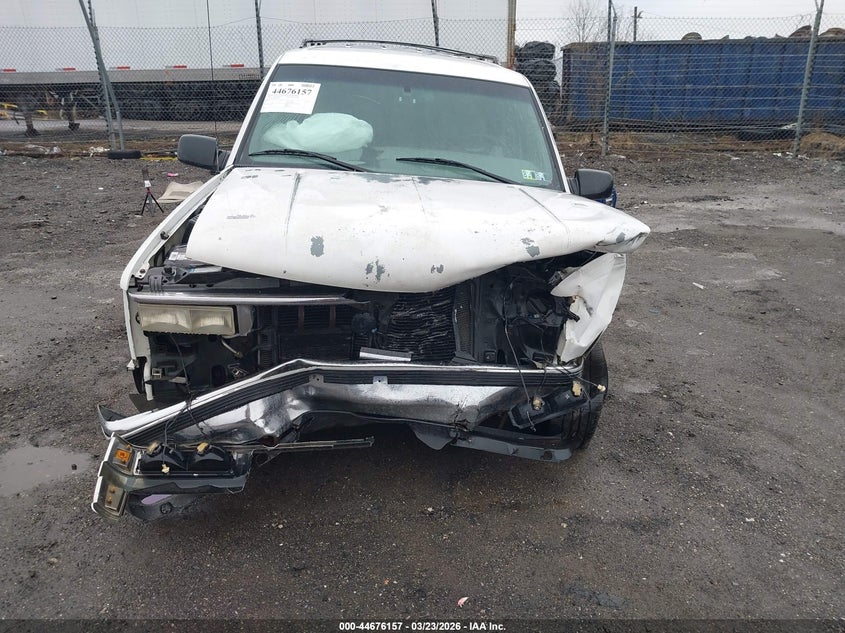 1999 Chevrolet Suburban 1500 Lt VIN: 1GNEC16R3XJ392119 Lot: 44676157