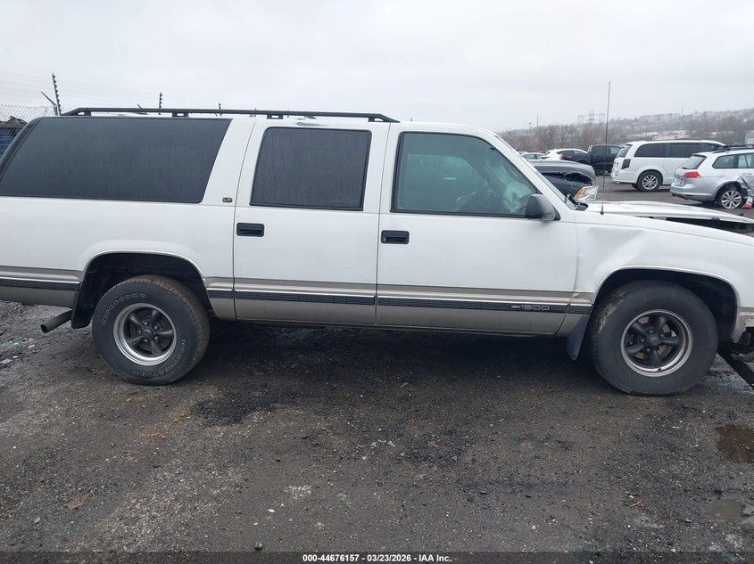 1999 Chevrolet Suburban 1500 Lt VIN: 1GNEC16R3XJ392119 Lot: 44676157