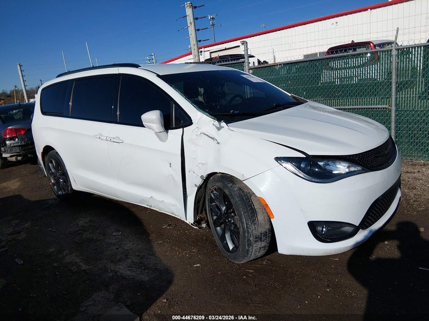 2019 Chrysler Pacifica Touring L Plus