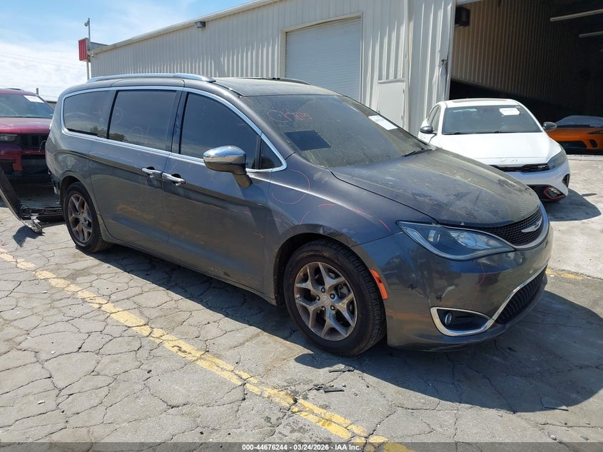 2017 CHRYSLER PACIFICA auction photo 1