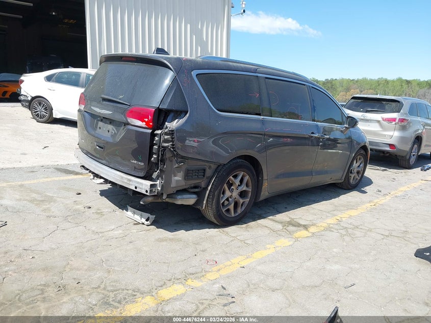 2017 CHRYSLER PACIFICA auction photo 4
