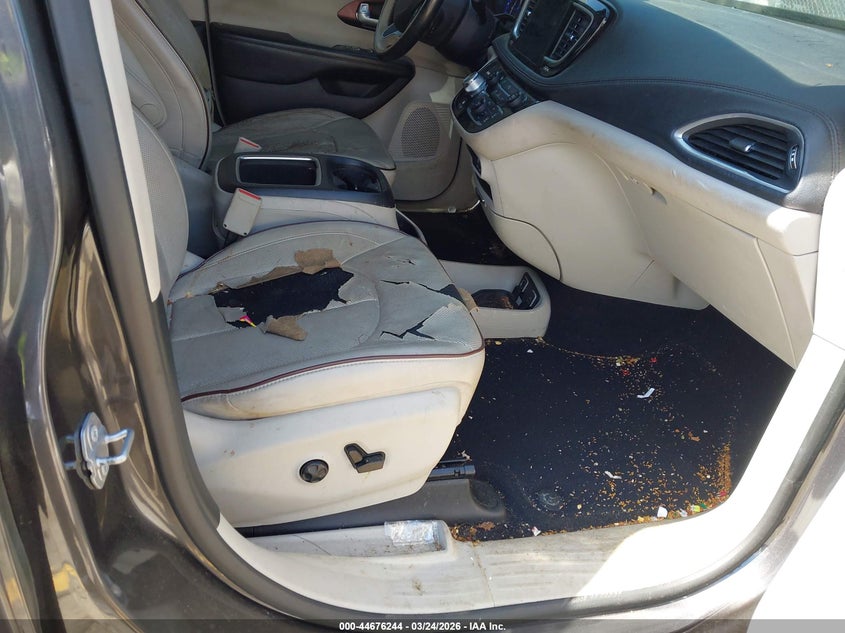 2017 CHRYSLER PACIFICA auction photo 5